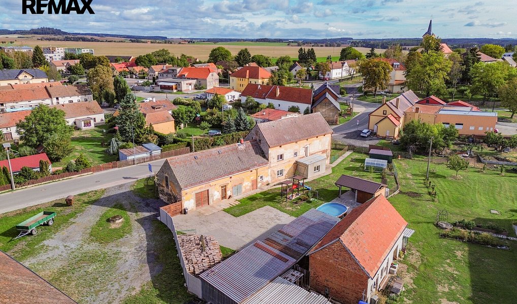 Prodej domu 220 m² s pozemkem 1 917 m², Pernarec – náhled fotky 40