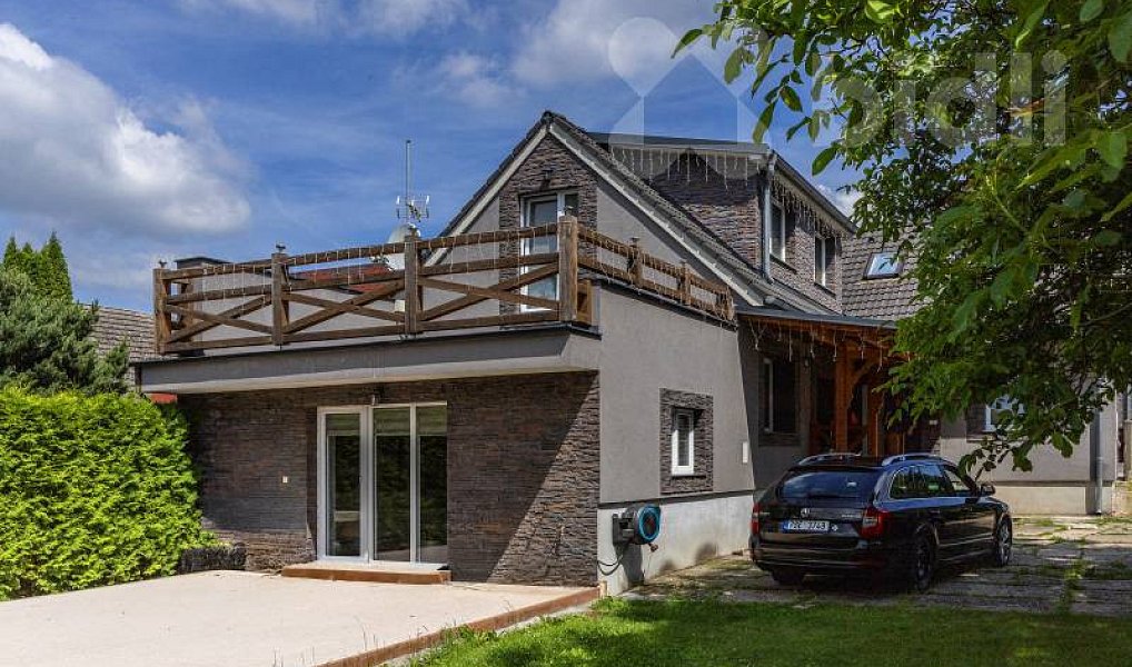 Prodej domu 220 m² s pozemkem 795 m², Říčany – fotka 1 z 36