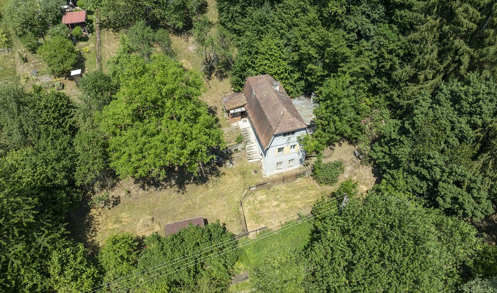 Prodej domu 80 m² s pozemkem 1 859 m², Zlín – fotka 1 z 27