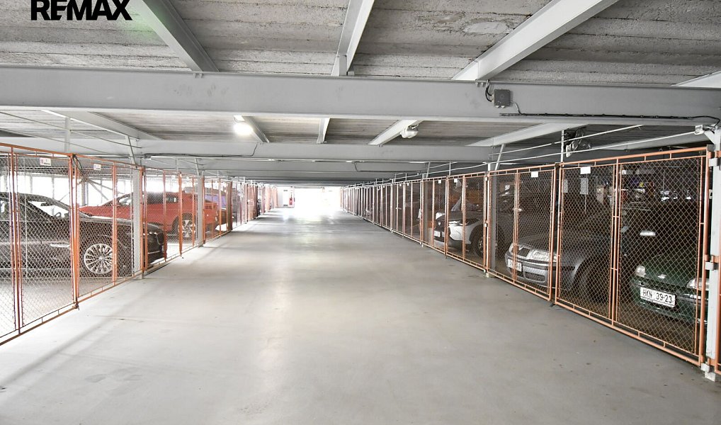 Prodej garážového stání 13 m2, ulice Mrštíkova - Hradec Králové, Hradec Králové – náhled fotky 4