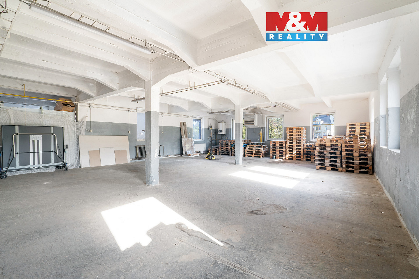 Pronájem skladovacích prostor 300 m²
