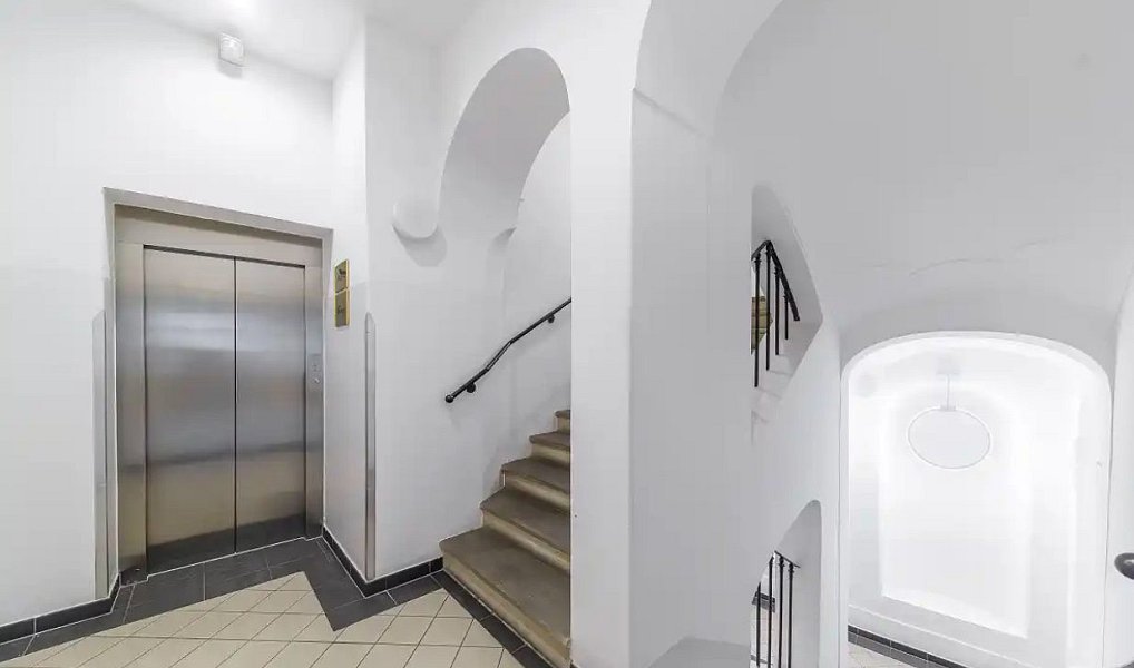 Pronájem kanceláře 90 m², Praha – náhled fotky 2