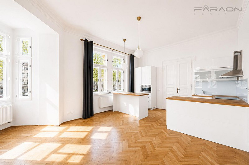 Pronájem bytu 4+kk 110 m² — photo 3
