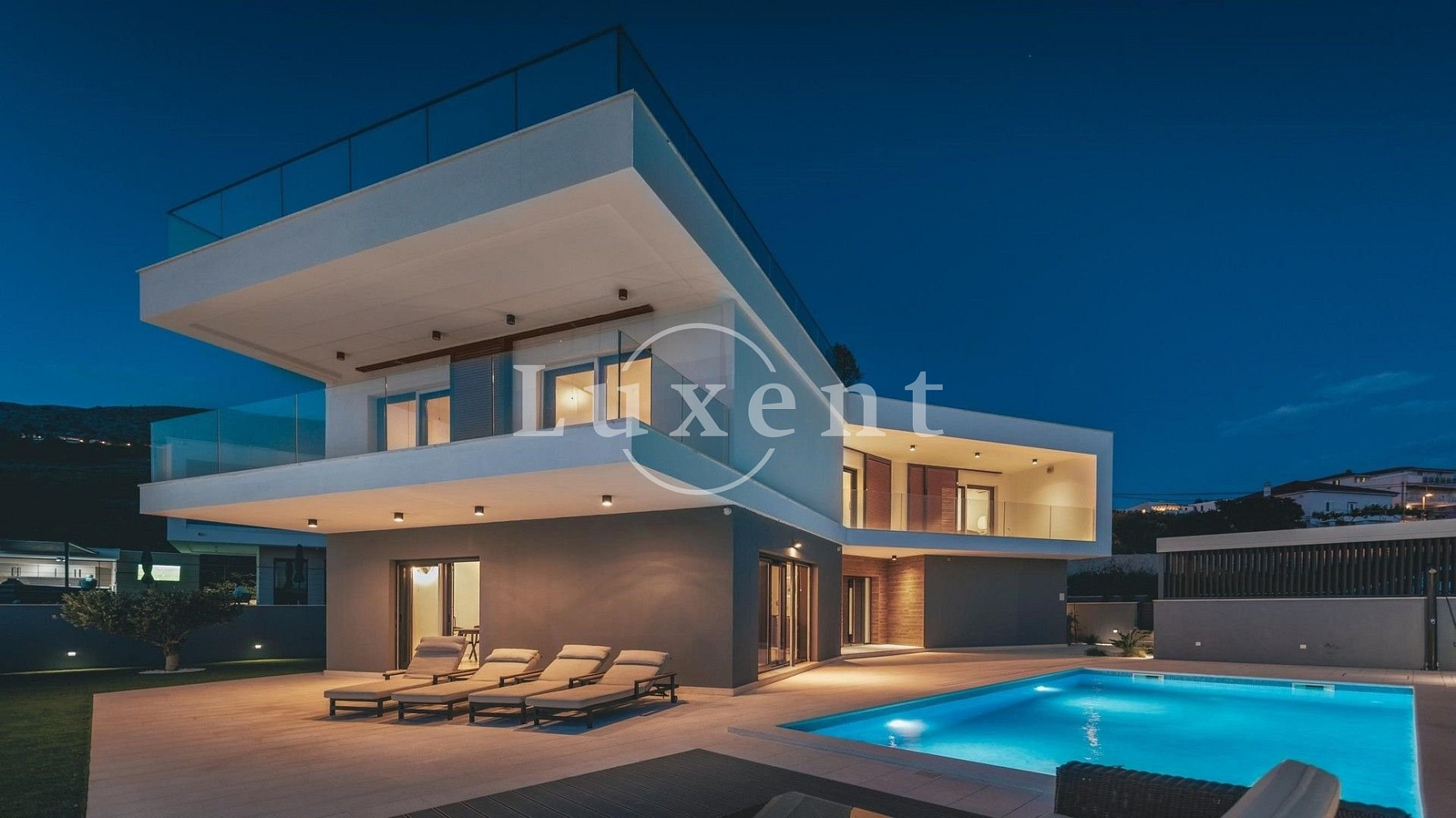 Prodej domu 320 m² s pozemkem 975 m²