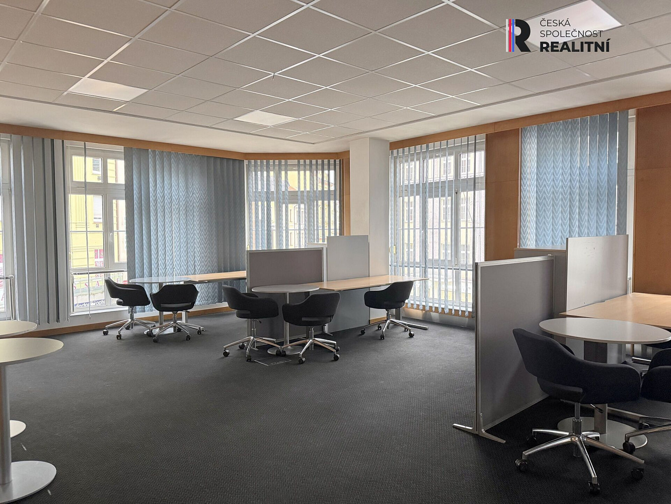 Pronájem kanceláře 411 m² – fotografie 3