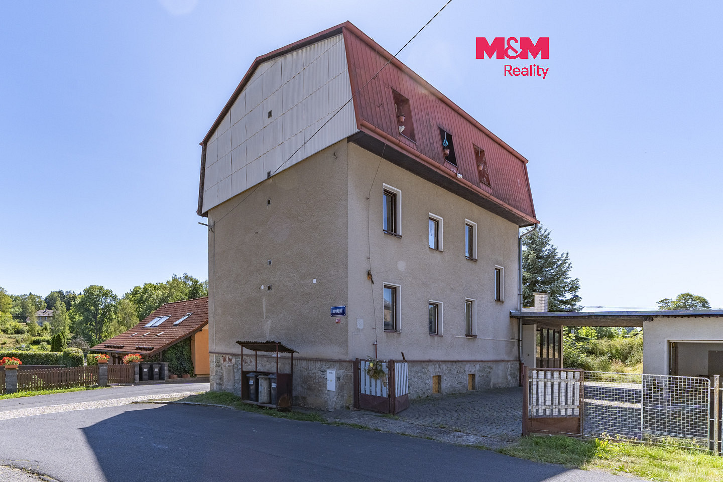 Prodej nájemního domu, činžáku 122 m²