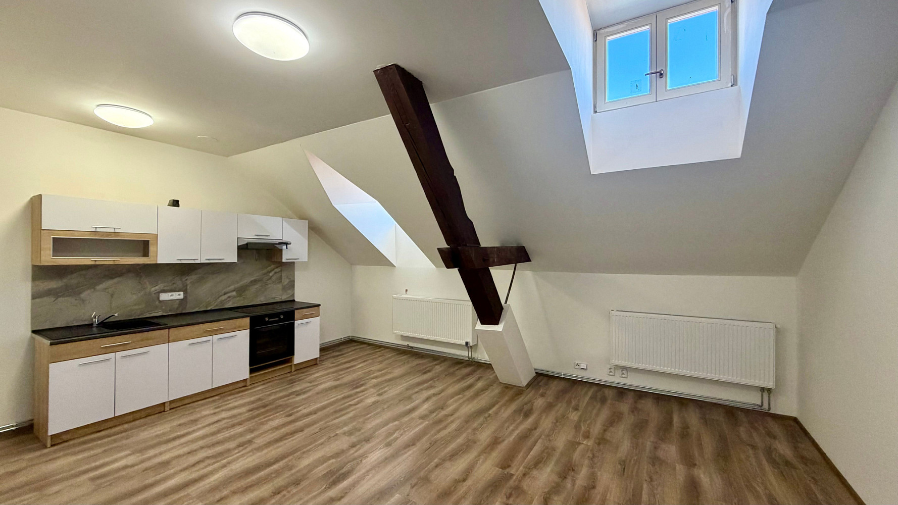 Pronájem bytu 3+kk 75 m² — photo 2