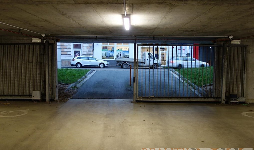 Nabízíme k pronájmu jedno garážové parkovací stání v Plzni v ulici Kollárova, Plzeň – náhled fotky 4