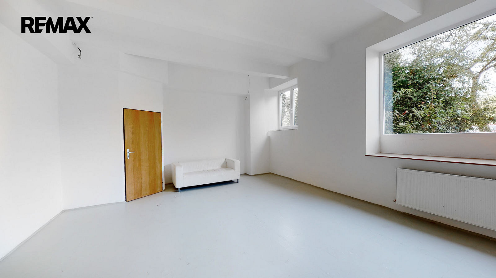Pronájem obchodních prostor 165 m² – fotografie 2