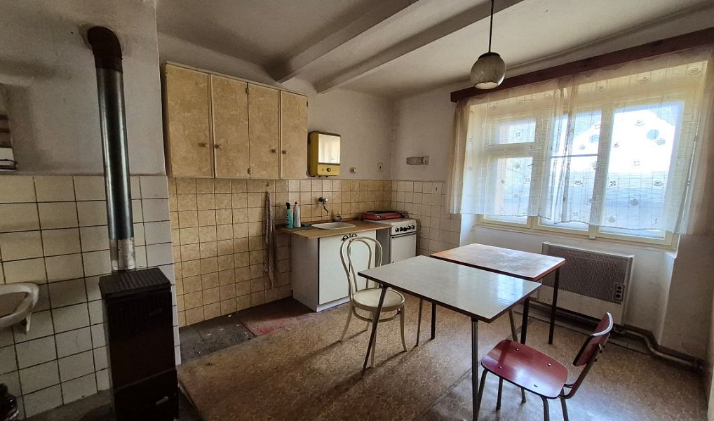 Prodej domu 220 m² s pozemkem 1 038 m², Radnice – náhled fotky 2