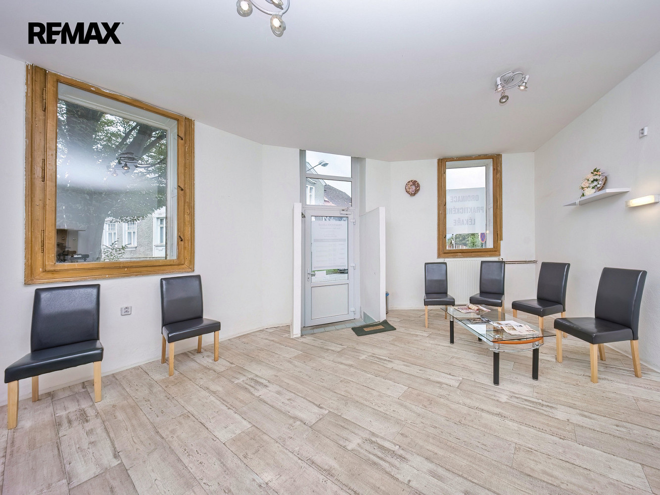 Prodej obchodních prostor 92 m² — photo 2