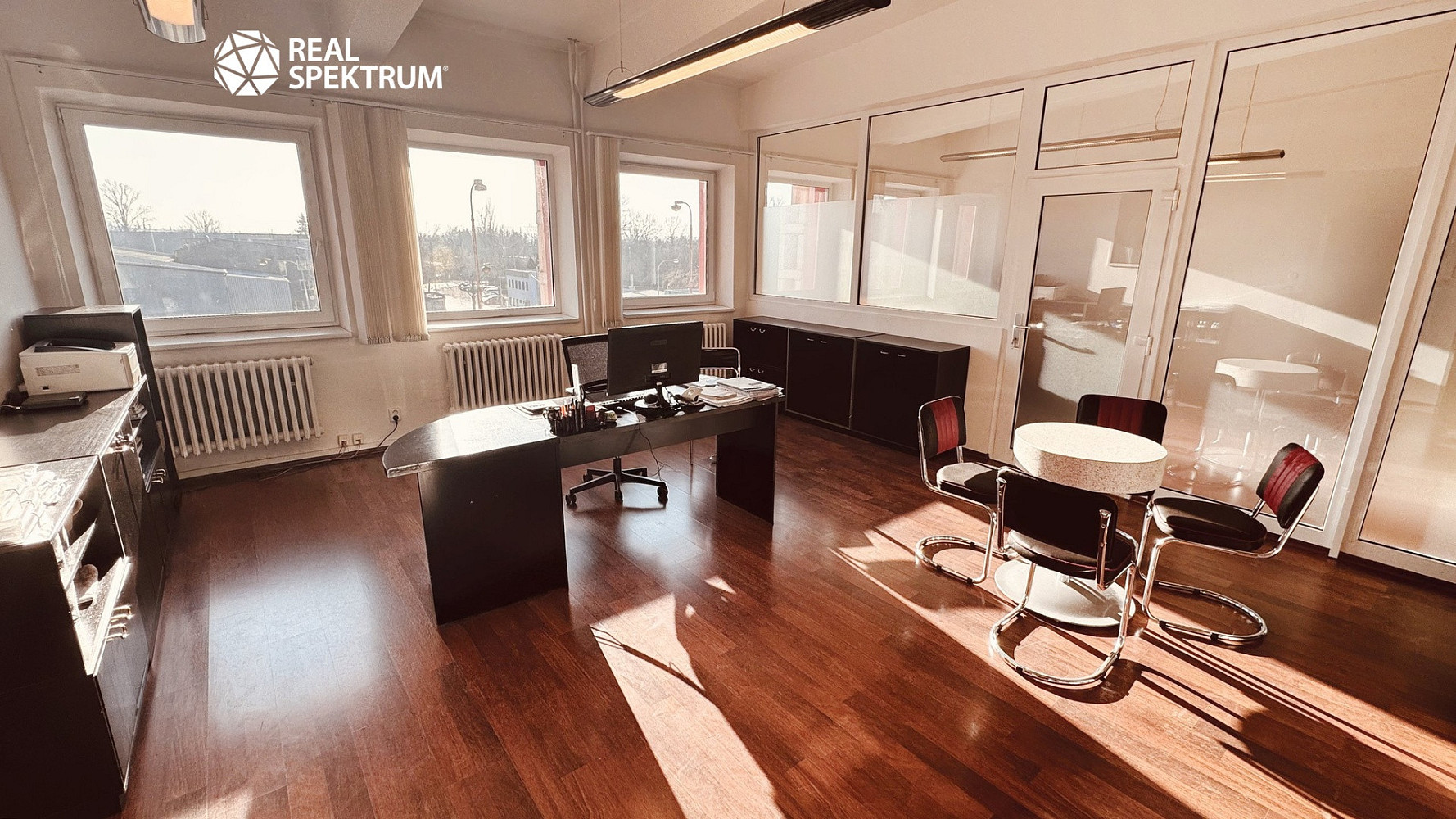 Pronájem kanceláře 453 m² – fotografie 2