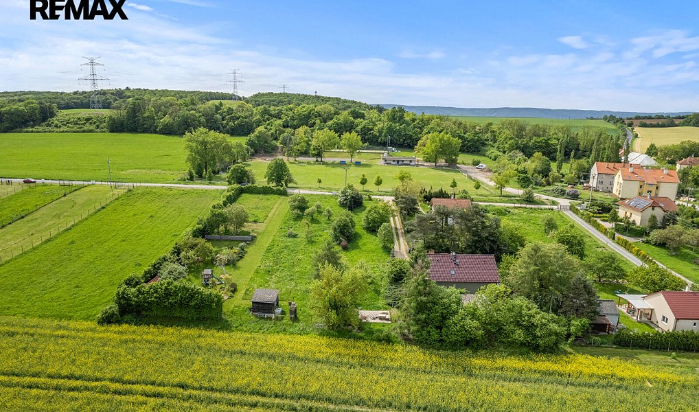 Prodej stavebního pozemku 950 m², Mořina – náhled fotky 3