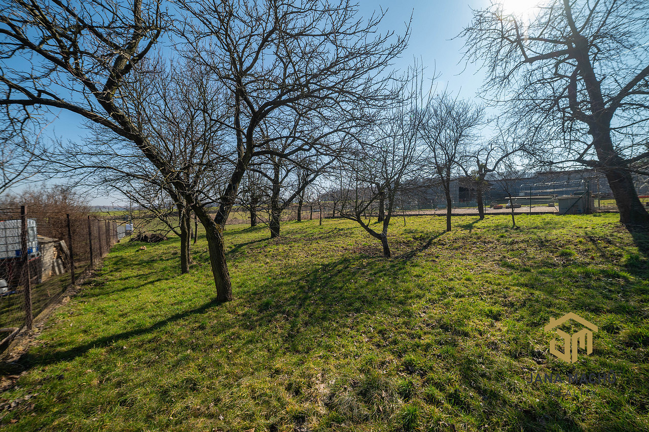 Prodej stavebního pozemku 1 920 m² – pohled 5