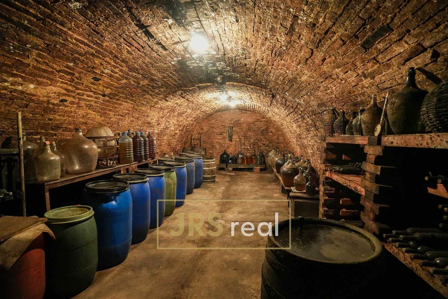 Prodej vinného sklepa 140 m2, velké hostěrádky — photo 2