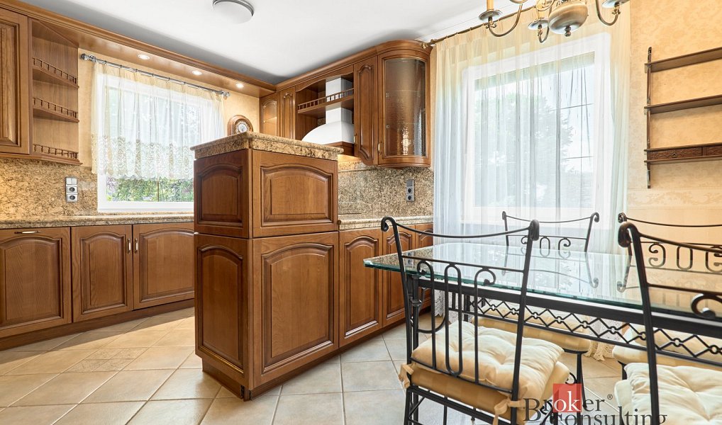 Pronájem domu 388 m² s pozemkem 2 802 m², Karlovy Vary – náhled fotky 2
