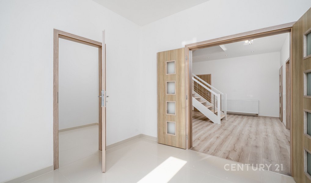 Prodej domu 253 m² s pozemkem 426 m², Rabakov – náhled fotky 4