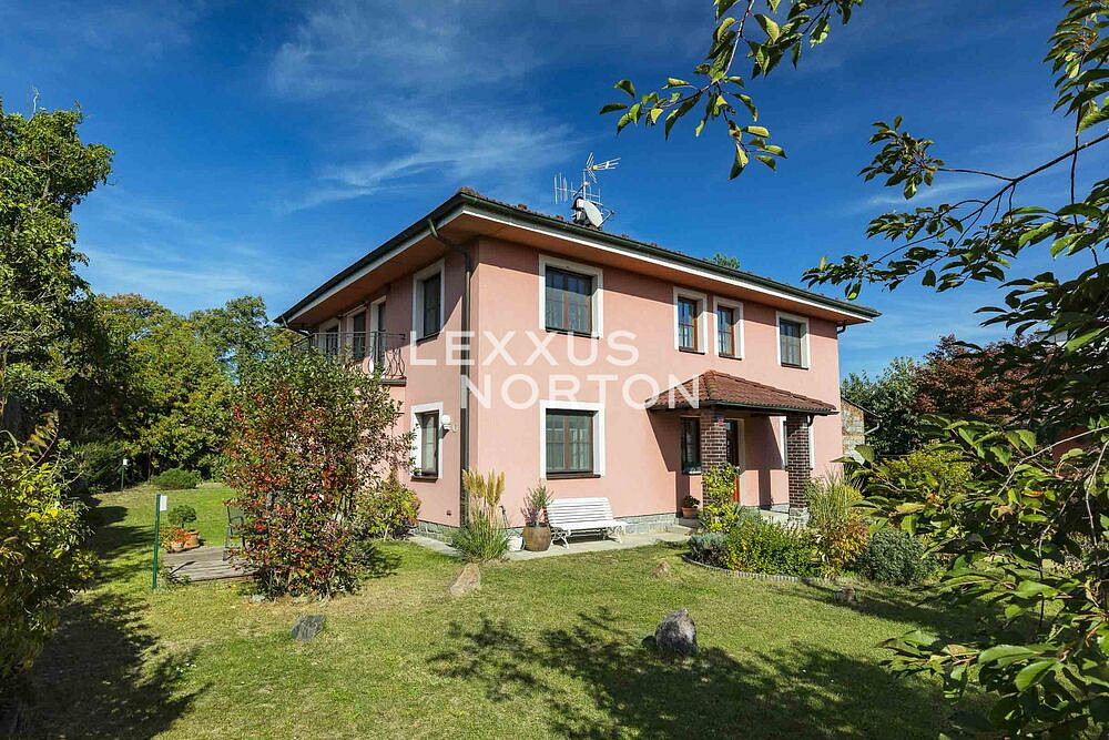 Prodej domu 316 m² s pozemkem 1 084 m²