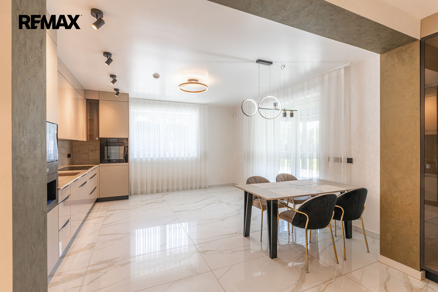 Prodej domu 244 m² s pozemkem 810 m² – fotografie 4