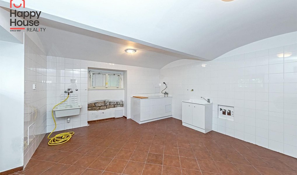Pronájem domu 827 m² s pozemkem 8 770 m², Praha – náhled fotky 18