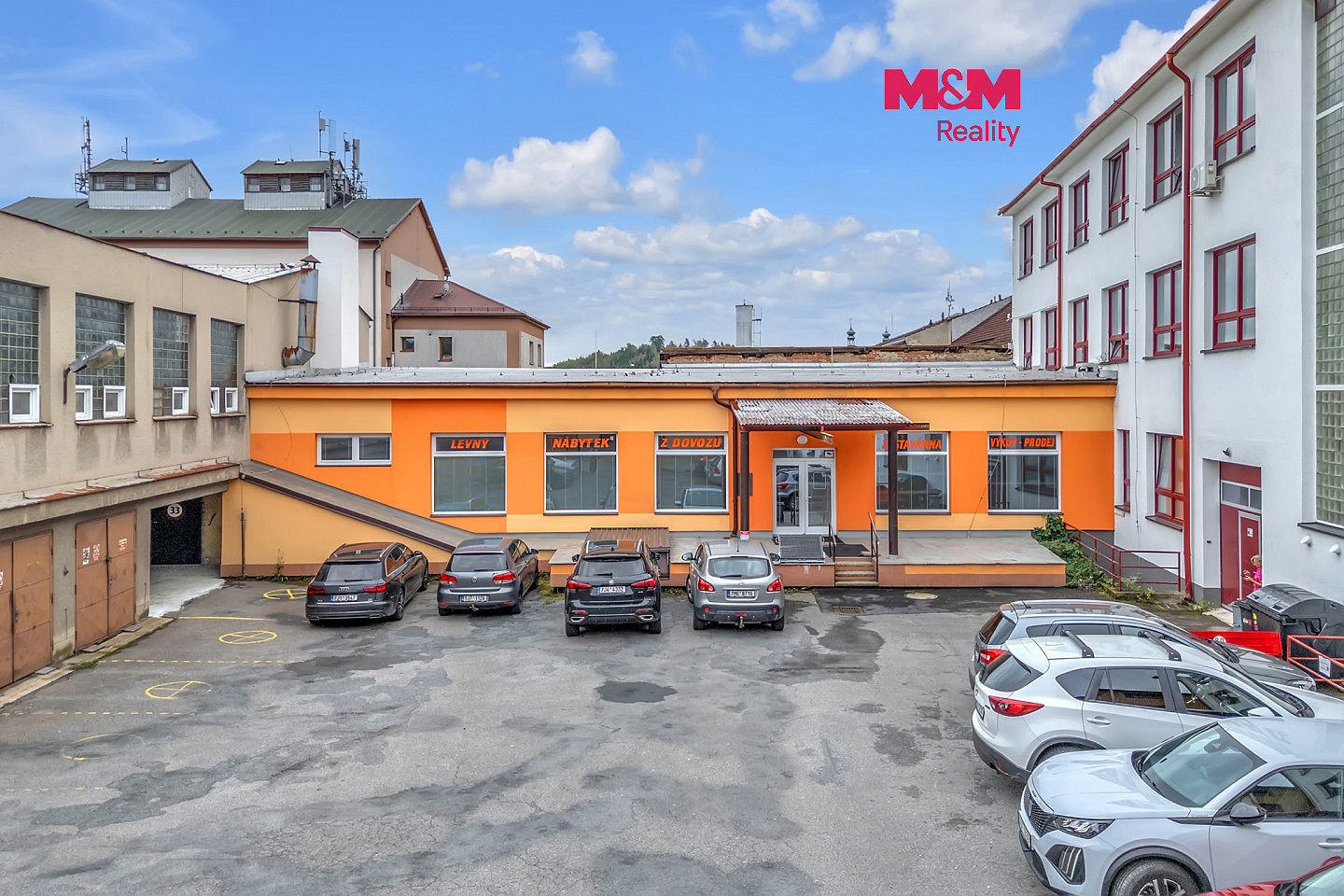 Pronájem obchodních prostor 498 m²