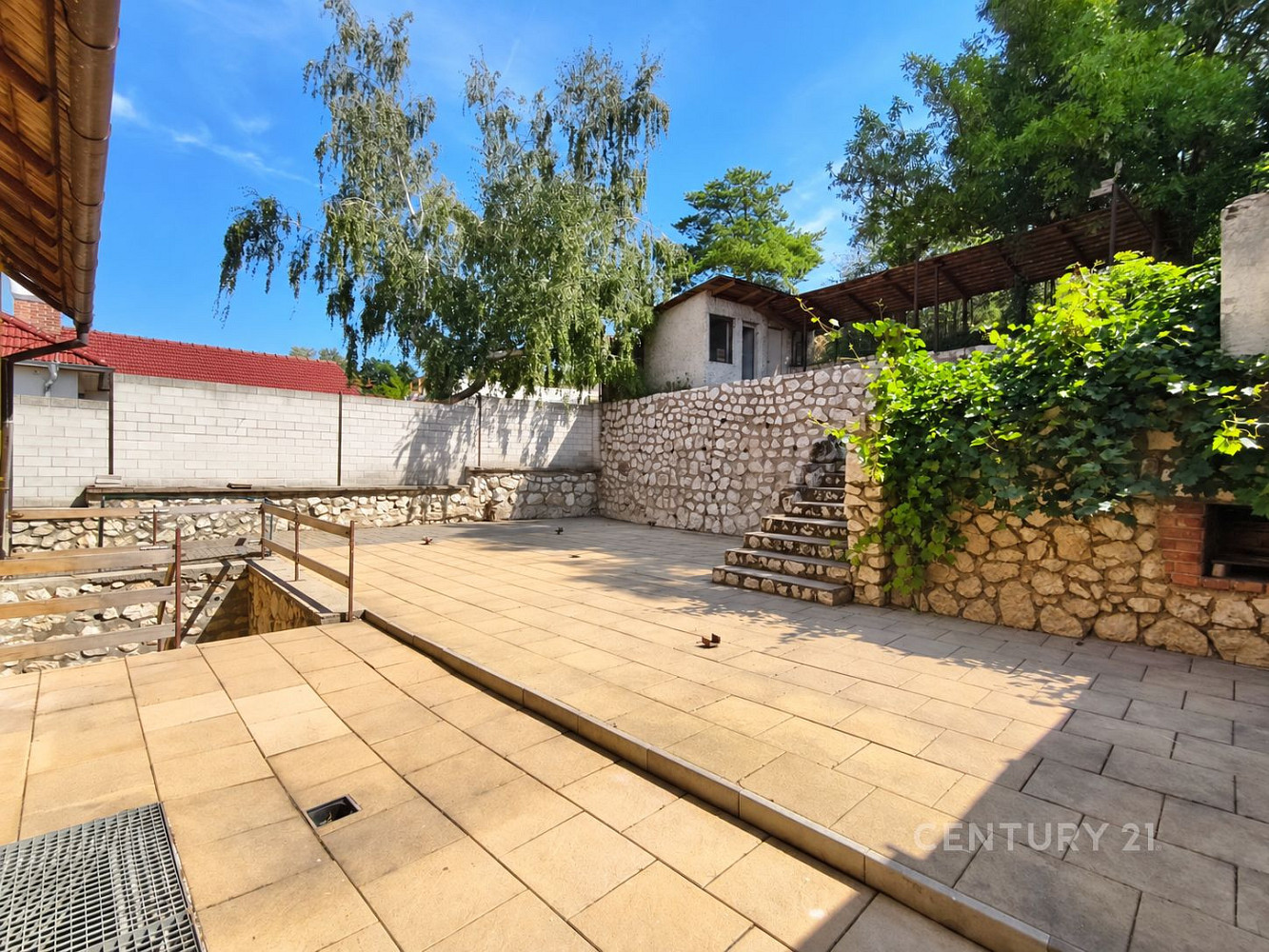Prodej domu 210 m² s pozemkem 2 331 m²