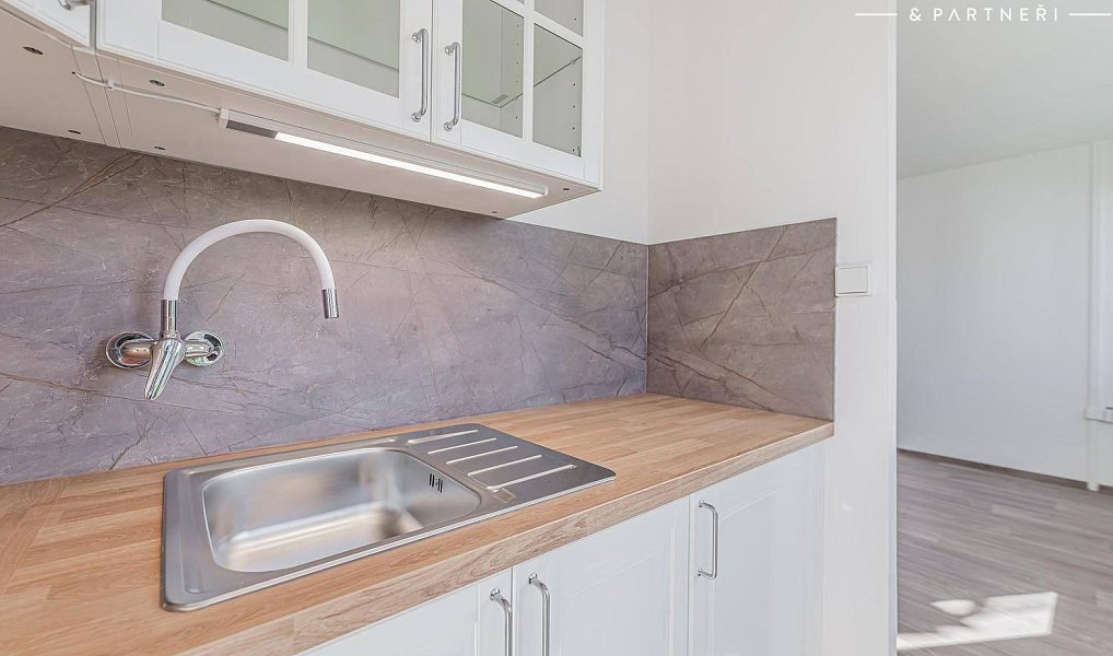 Pronájem bytu 1+kk 27 m², Hradec Králové – náhled fotky 4
