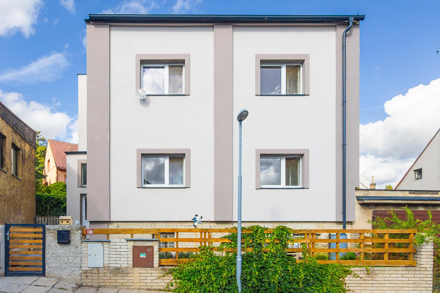 Prodej domu 210 m² s pozemkem 296 m²