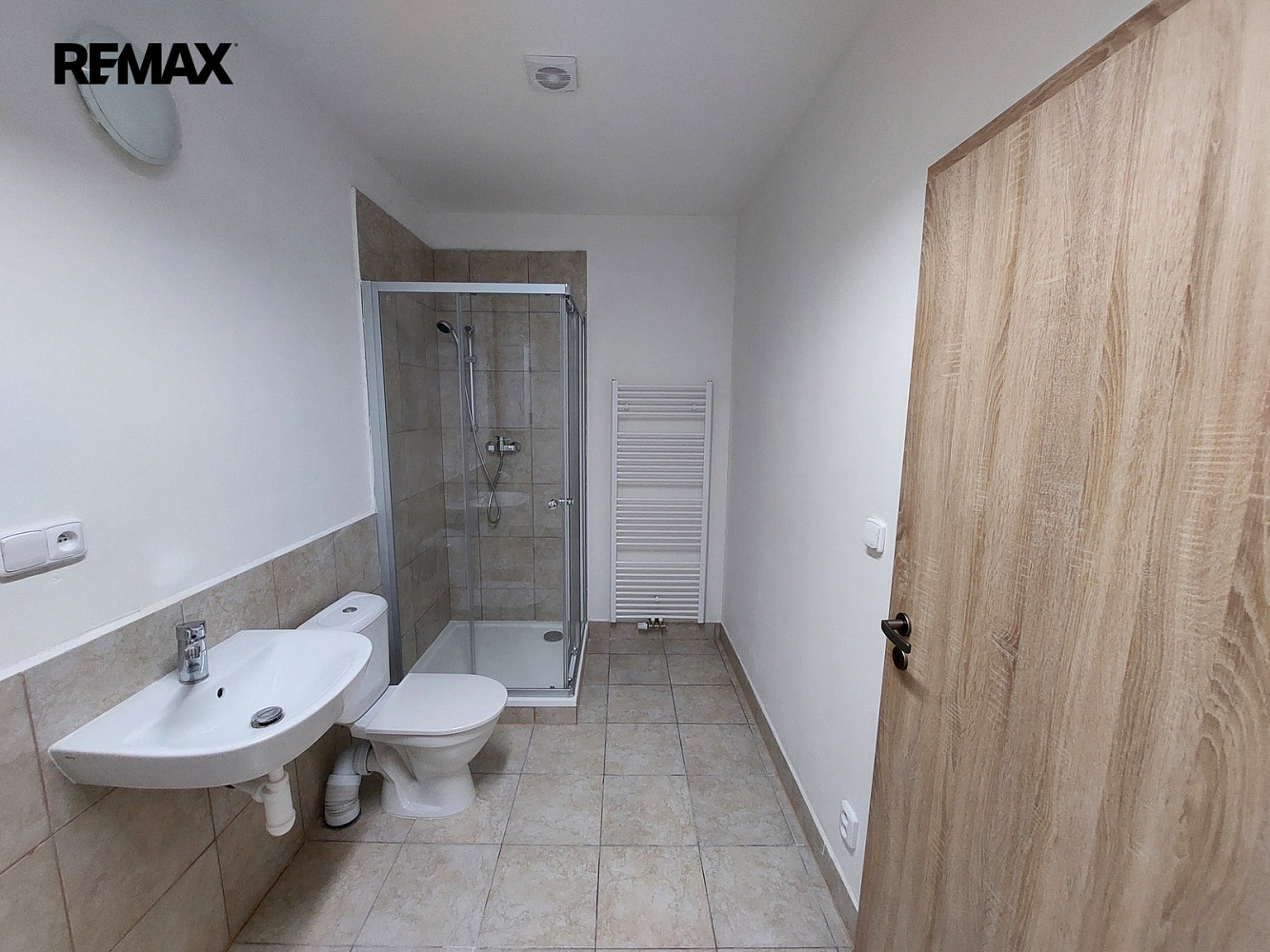 Pronájem obchodních prostor 200 m² — photo 2