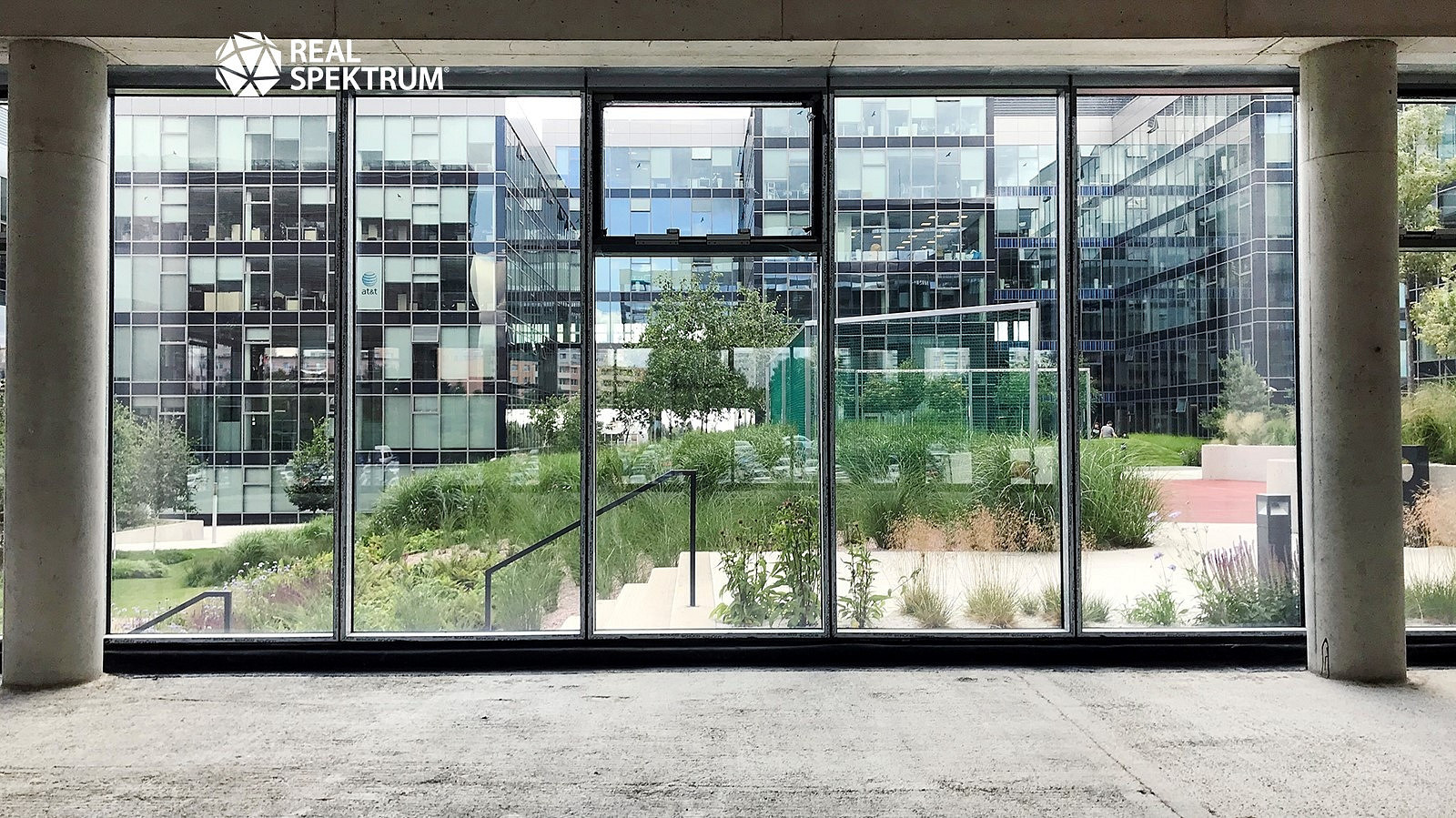 Pronájem kanceláře 557 m²