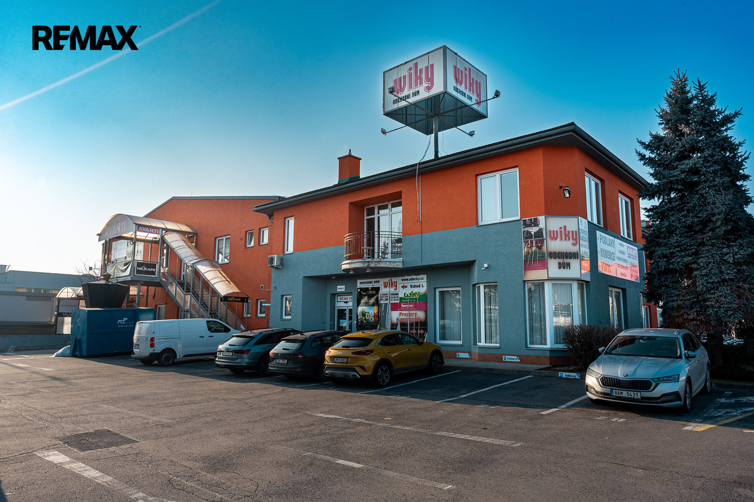 Pronájem obchodních prostor 457 m²