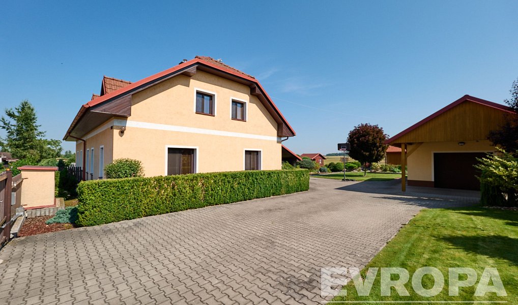 Prodej domu 155 m² s pozemkem 1 058 m², Roudnice – náhled fotky 2