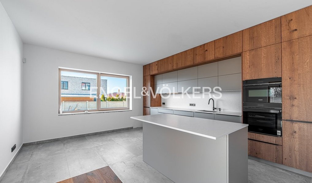 Pronájem domu 195 m² s pozemkem 605 m², Praha – náhled fotky 2