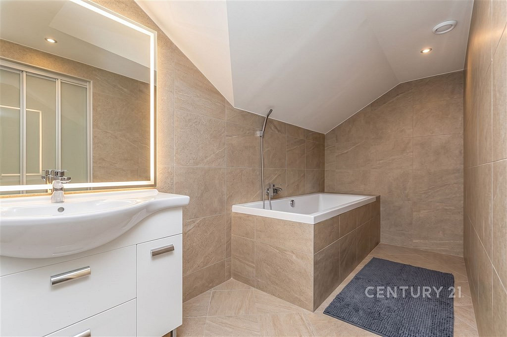 Prodej domu 315 m² s pozemkem 487 m²
