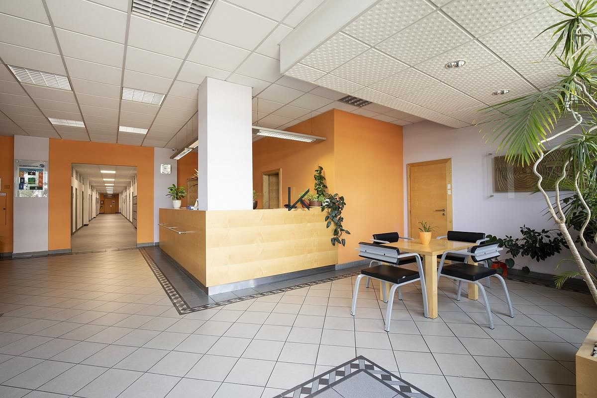 Pronájem kanceláře 75 m² – fotografie 2