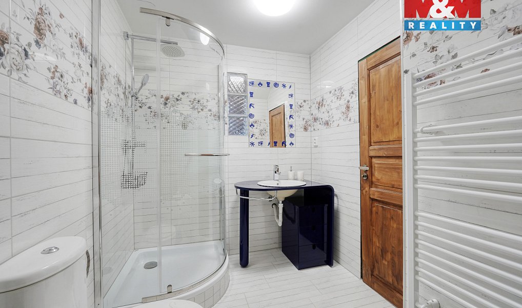 Prodej ubytovacího objektu 359 m², Strážov – náhled fotky 25