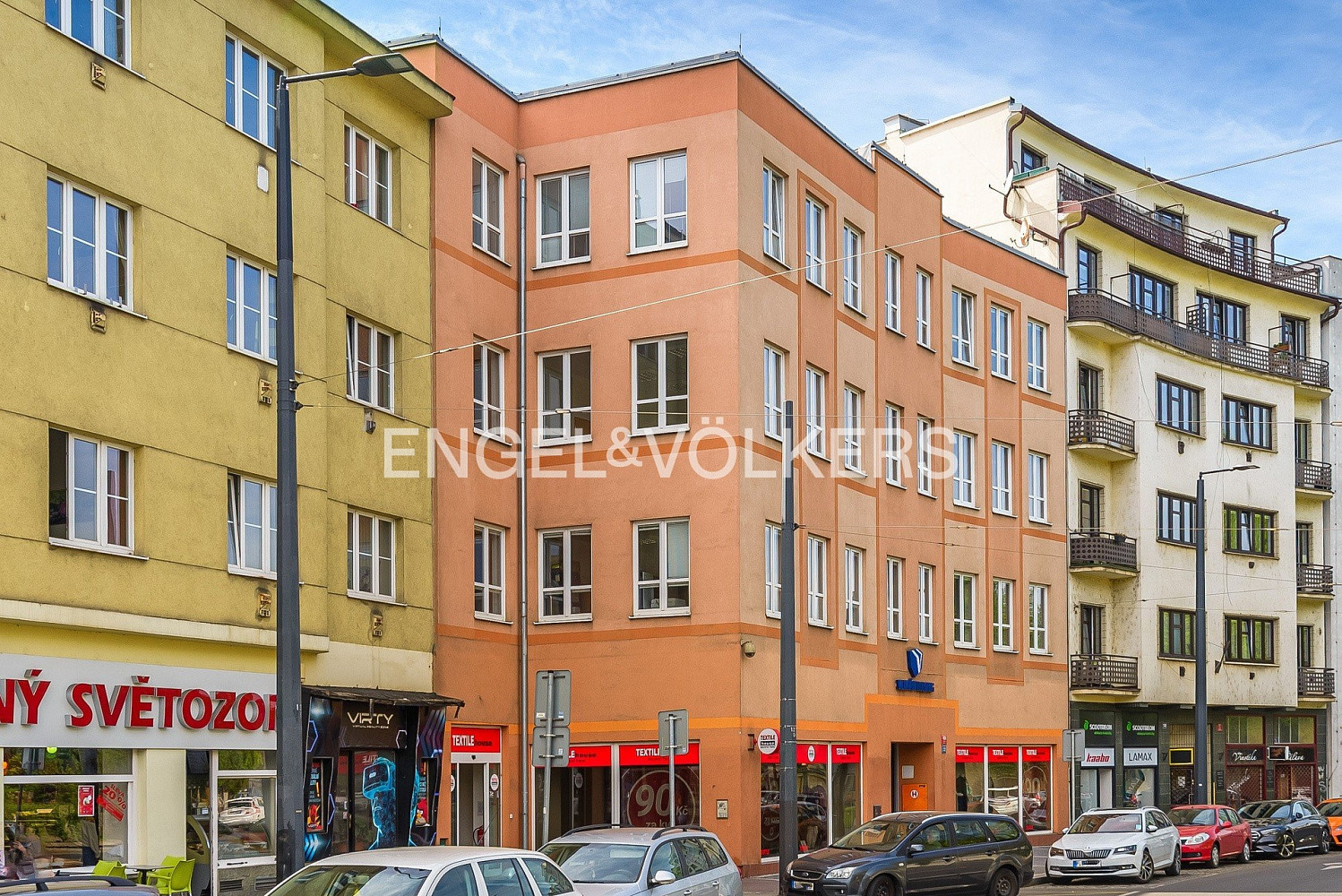 Pronájem obchodních prostor 323 m²