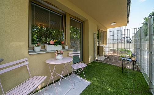 Pronájem bytu 1+kk 32 m², Frištenského, Olomouc - Neředín