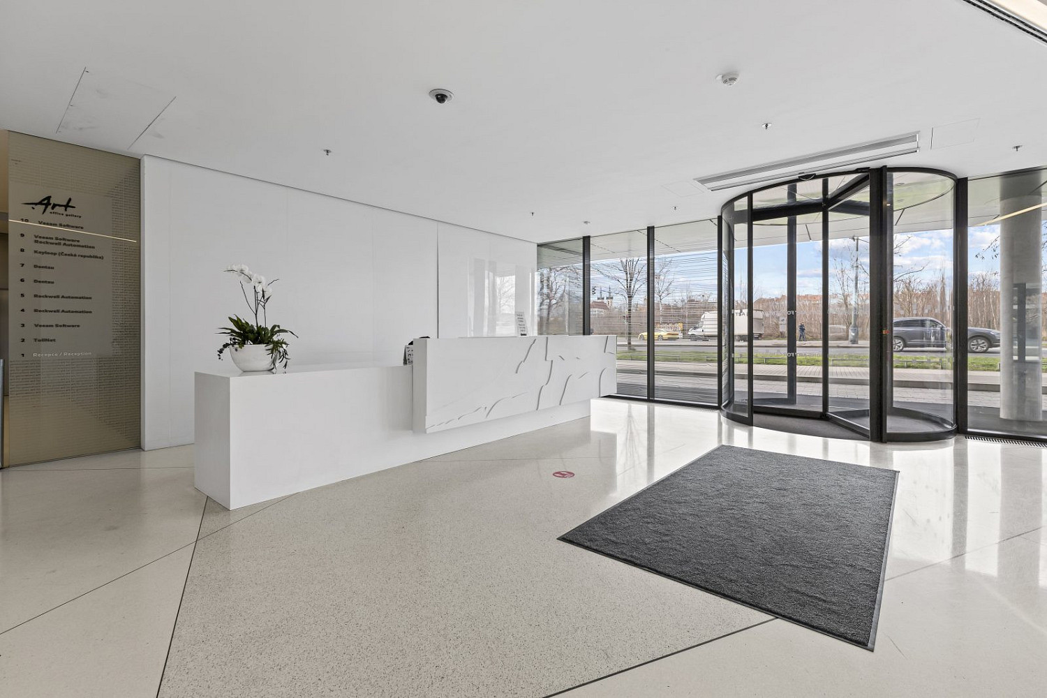 Pronájem kanceláře 1 285 m² – fotografie 2