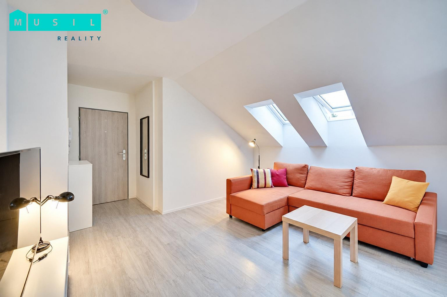 Pronájem bytu 2+kk 61 m² – fotografie 2