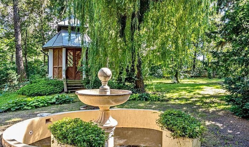 Pronájem domu 827 m² s pozemkem 8 770 m², Praha – náhled fotky 23