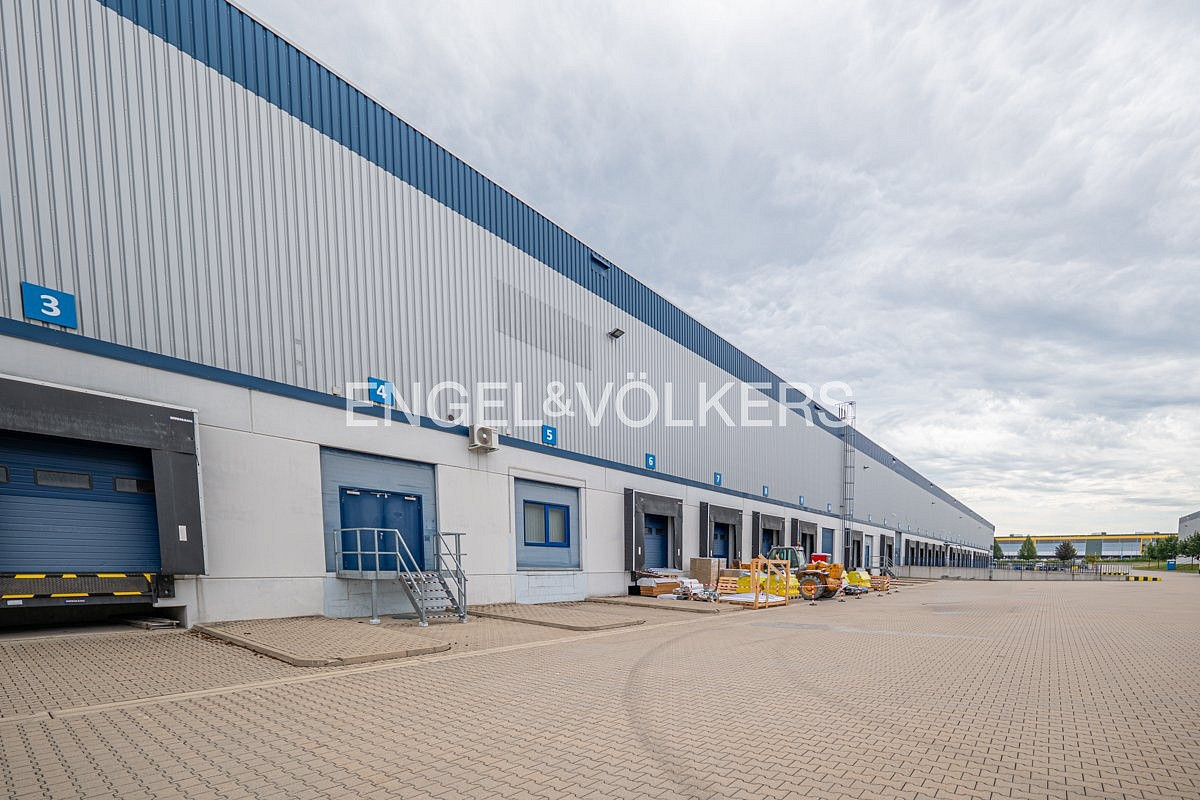 Pronájem skladovacích prostor 3 700 m² – fotografie 2