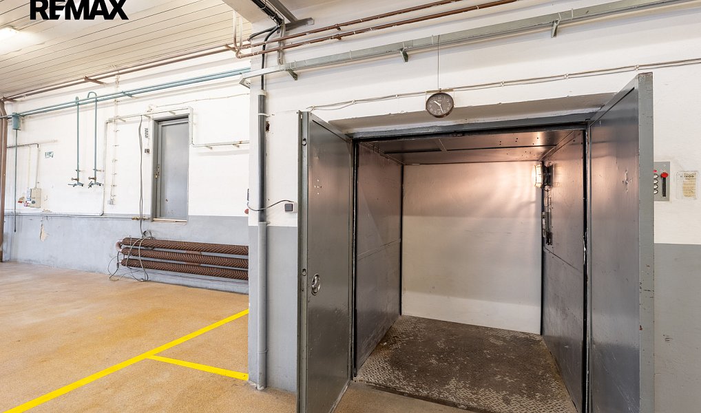 Prodej výrobních prostor 1 115 m², Nové Hrady – náhled fotky 12