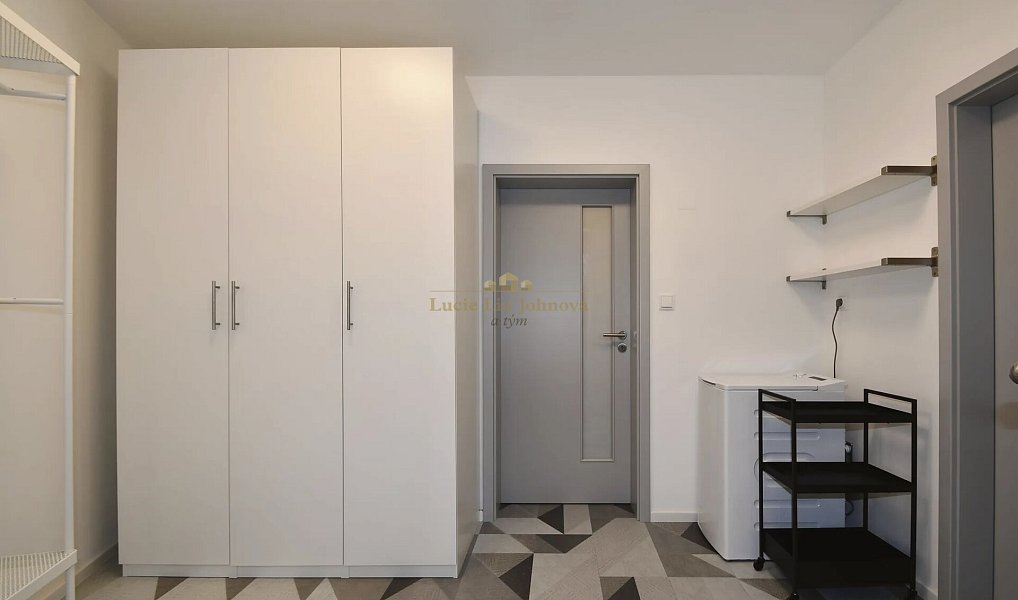 Prodej bytu 1+kk 30 m², Praha – náhled fotky 8