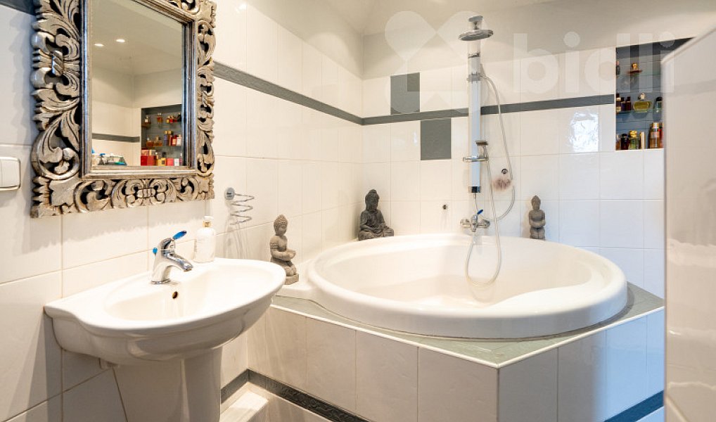 Prodej domu 214 m² s pozemkem 1 285 m², Kamenice – náhled fotky 17