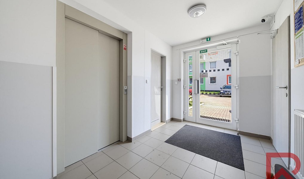 Prodej bytu 3+kk 94 m², Ostrov – náhled fotky 30