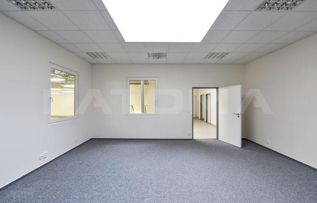 Pronájem skladovacích prostor 1 019 m² – fotografie 4