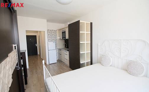 Pronájem bytu 1+kk 26 m², Peroutkova, Praha 5 - Jinonice