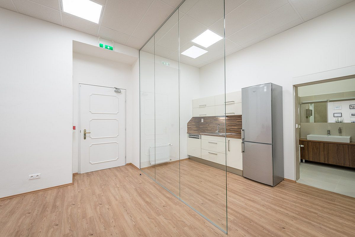 Pronájem kanceláře 146 m² – fotografie 4
