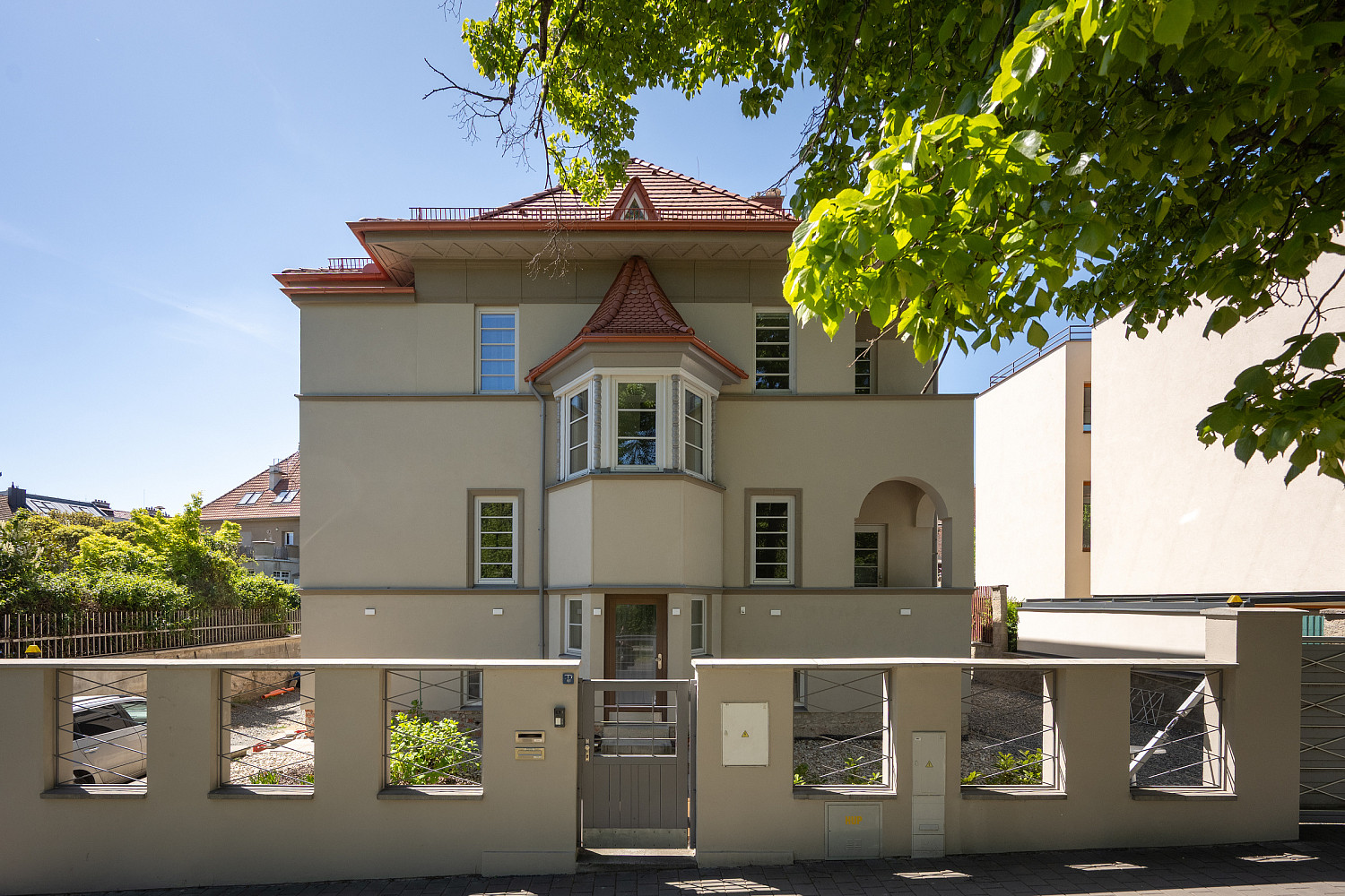 Prodej vily 400 m² s pozemkem 994 m² — photo 3